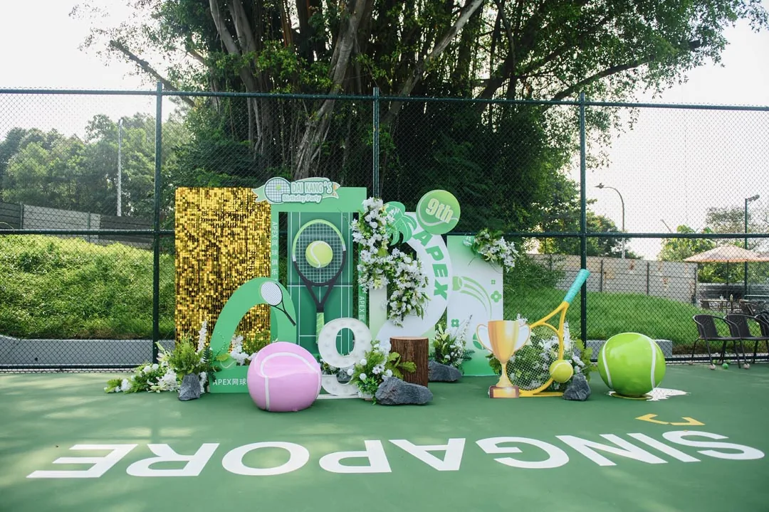 A decorated backdrop on court, with SINGAPORE spelled out in tennis balls across the baseline